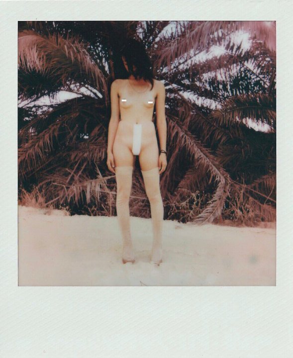 Maya Fujii / Path of Dwejra, Elastic Band thong on Polaroid,10.7x8.8cm, Unique Polaroid 2025