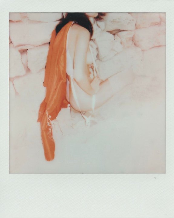 Maya Fujii / Parachute,10.7x8.8cm, Unique Polaroid, 2026
